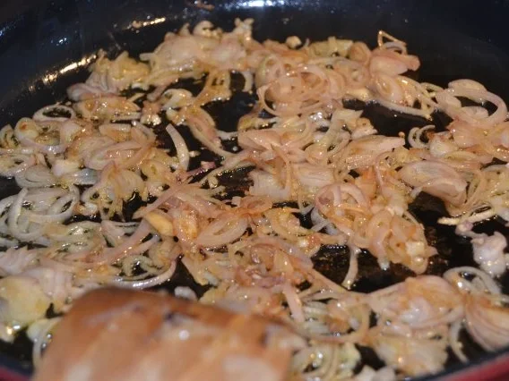 Rezept: Schweinerouladen mit Salbei-Mozzarella Füllung Bild Nr. 7 Schweinerouladen mit Salbei-Mozzarella Füllung - Rezept - Bild Nr. 7