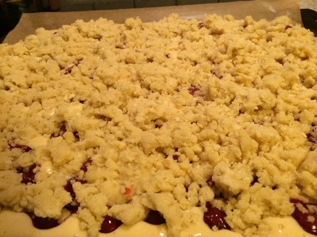 Kirschstreusel mit Sahneguß - Rezept - Bild Nr. 3