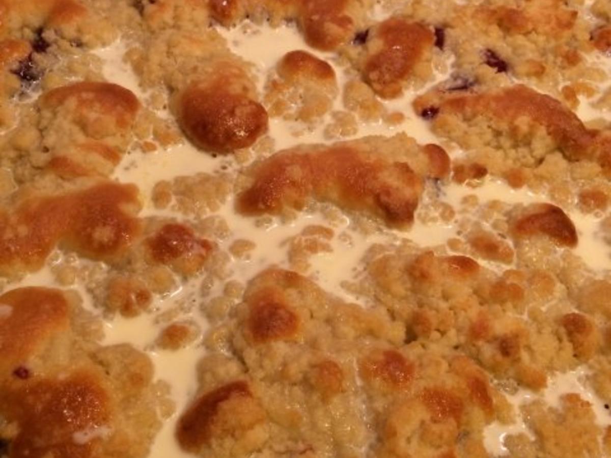 Kirschstreusel mit Sahneguß - einfach - von hati