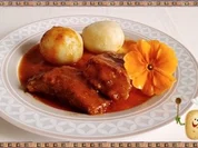 Gefüllte Kartoffelklöße  mit Sauerkraut  und  Champignons  nach Art des Hauses - Rezept