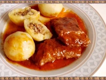 Rezept: Gefüllte Kartoffelklöße mit Sauerkraut und Champignons nach Art des Hauses Bild Nr. 2 Gefüllte Kartoffelklöße mit Sauerkraut und Champignons nach Art des Hauses - Rezept - Bild Nr. 2