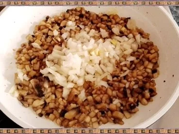 Rezept: Gefüllte Kartoffelklöße mit Sauerkraut und Champignons nach Art des Hauses Bild Nr. 10 Gefüllte Kartoffelklöße mit Sauerkraut und Champignons nach Art des Hauses - Rezept - Bild Nr. 10