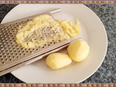 Rezept: Gefüllte Kartoffelklöße mit Sauerkraut und Champignons nach Art des Hauses Bild Nr. 16 Gefüllte Kartoffelklöße mit Sauerkraut und Champignons nach Art des Hauses - Rezept - Bild Nr. 16