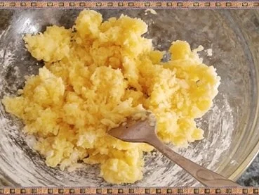 Rezept: Gefüllte Kartoffelklöße mit Sauerkraut und Champignons nach Art des Hauses Bild Nr. 22 Gefüllte Kartoffelklöße mit Sauerkraut und Champignons nach Art des Hauses - Rezept - Bild Nr. 22