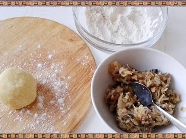 Rezept: Gefüllte Kartoffelklöße mit Sauerkraut und Champignons nach Art des Hauses Bild Nr. 23 Gefüllte Kartoffelklöße mit Sauerkraut und Champignons nach Art des Hauses - Rezept - Bild Nr. 23