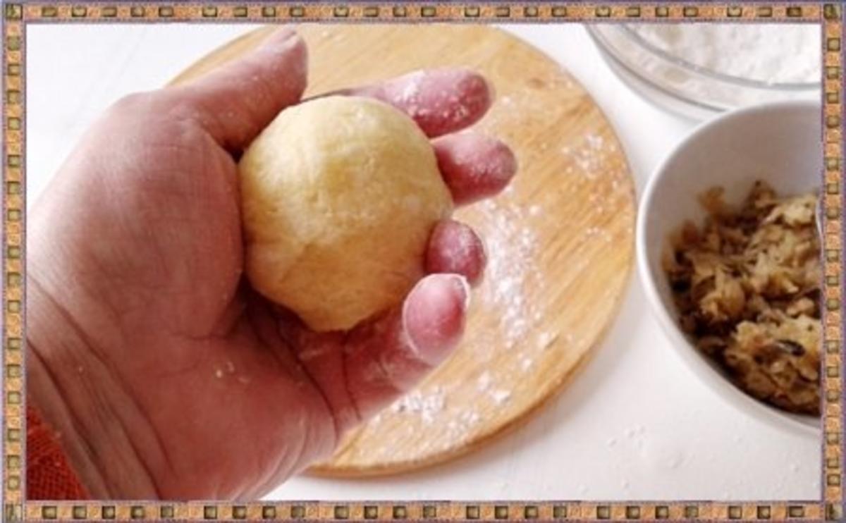 Gefüllte Kartoffelklöße  mit Sauerkraut  und  Champignons  nach Art des Hauses - Rezept - Bild Nr. 27
