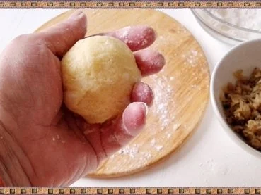 Rezept: Gefüllte Kartoffelklöße mit Sauerkraut und Champignons nach Art des Hauses Bild Nr. 27 Gefüllte Kartoffelklöße mit Sauerkraut und Champignons nach Art des Hauses - Rezept - Bild Nr. 27