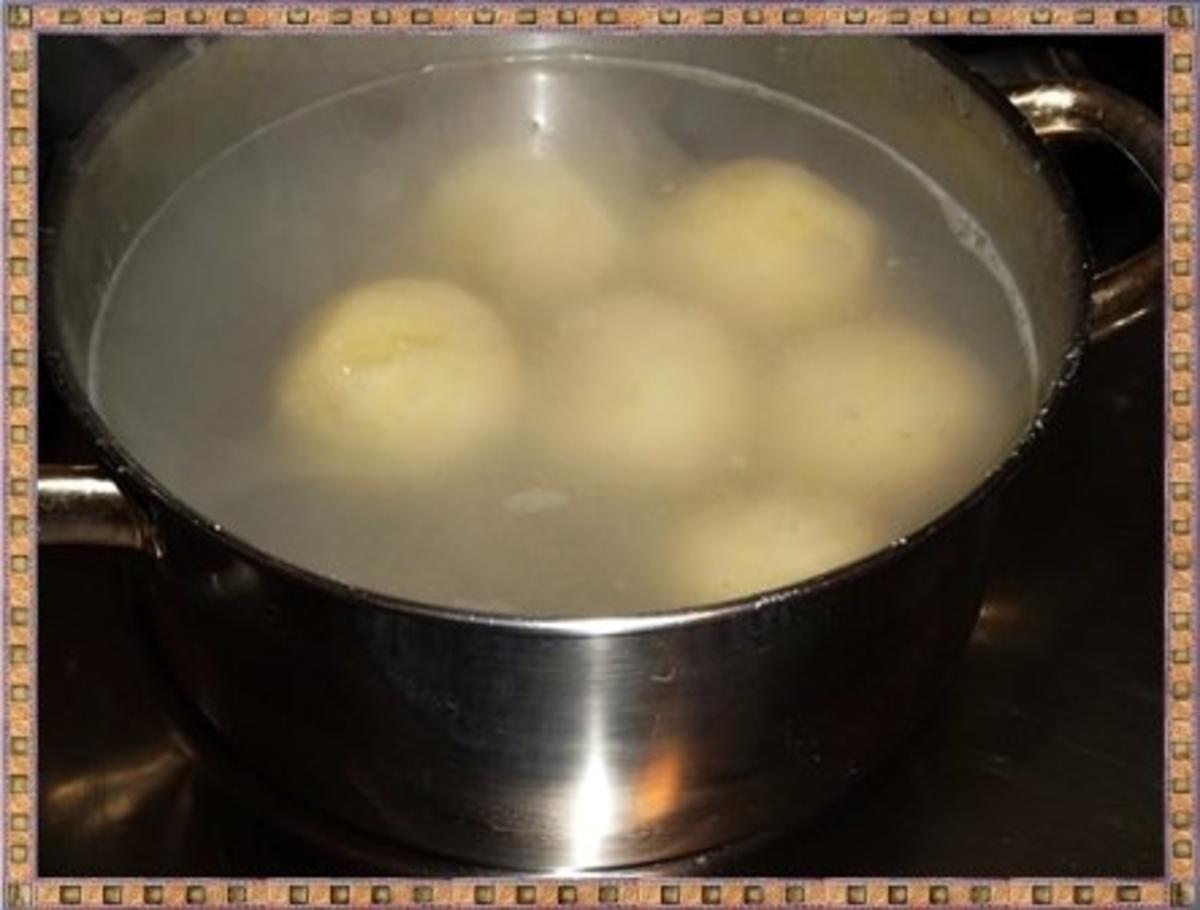 Gefüllte Kartoffelklöße  mit Sauerkraut  und  Champignons  nach Art des Hauses - Rezept - Bild Nr. 30