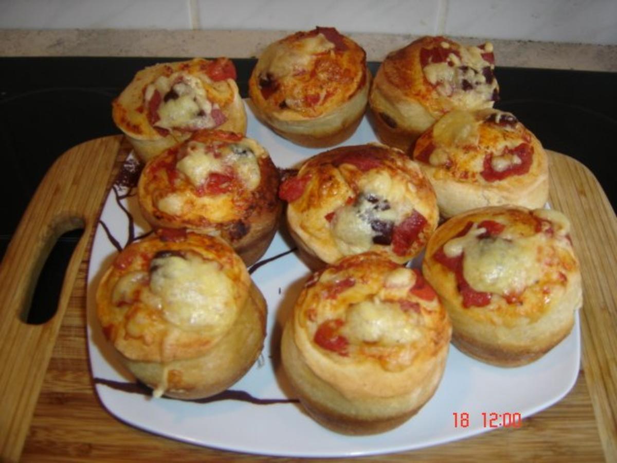 Pizza Kase Muffins Pikantes Geback Als Fingerfood Snack Fur Buffet Oder Party Rezept Kochbar De