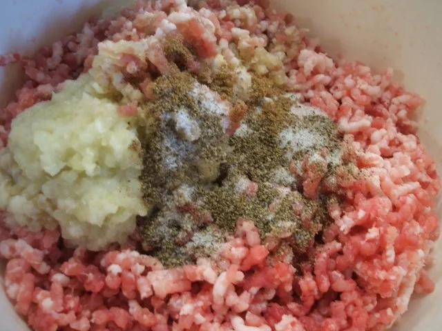 Rezept: Wurst: Zwiebelmettwurst mit Knoblauch, gekocht Bild Nr. 7 Wurst: Zwiebelmettwurst mit Knoblauch, gekocht - Rezept - Bild Nr. 7