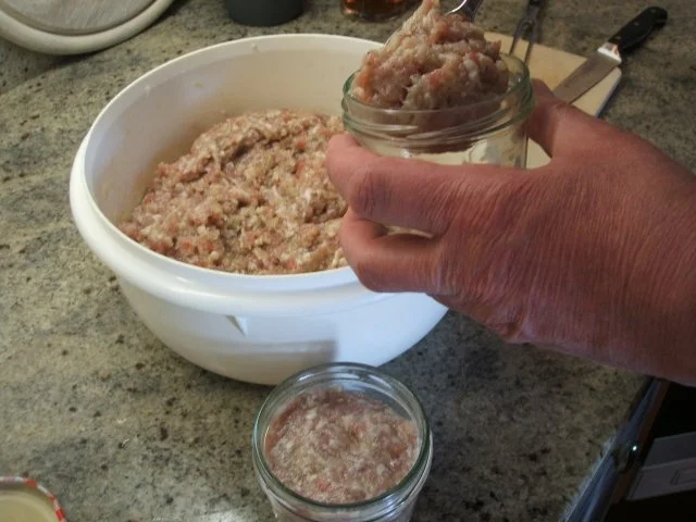 Rezept: Wurst: Zwiebelmettwurst mit Knoblauch, gekocht Bild Nr. 8 Wurst: Zwiebelmettwurst mit Knoblauch, gekocht - Rezept - Bild Nr. 8