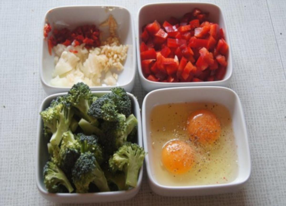 Omelett mit Brokkoli und Paprika - Rezept - Bild Nr. 3