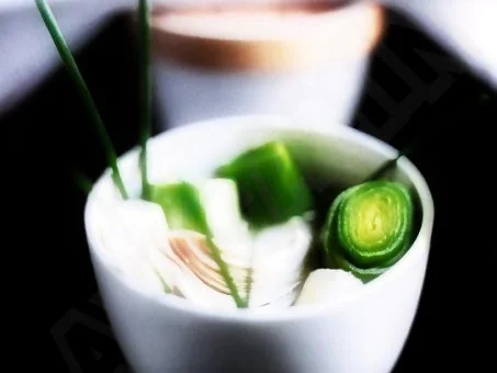 Hühnersuppe mit Butterlauch - Rezept