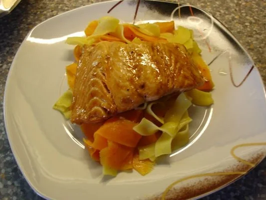 Karotten-Nudeln mit Lachs - Rezept