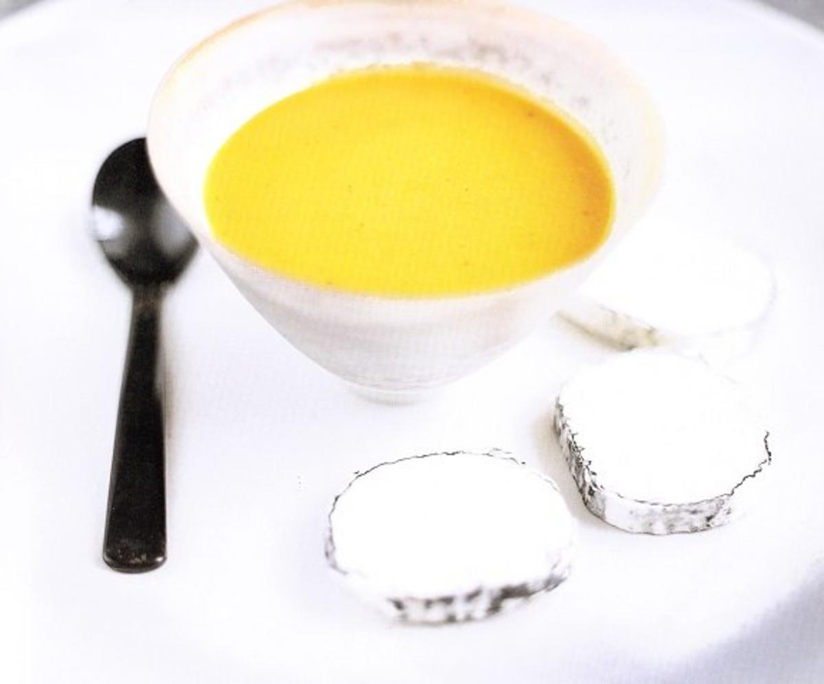 Bilder für Kürbissuppe mit gerösteten Kürbiskernen und Ziegenkäse - Rezept