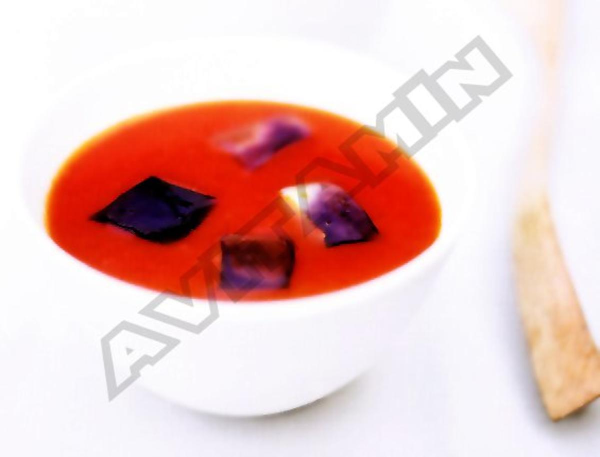 Tomaten-Paprika-Suppe mit Auberginen-Croûtons - Rezept - kochbar.de
