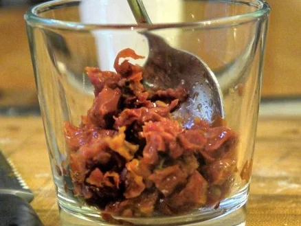 Kabeljau mit mediterranem Topping, Ofentomaten und Kartoffel-Meerrettich-Stampf - Rezept - Bild Nr. 2