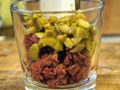 Kabeljau mit mediterranem Topping, Ofentomaten und Kartoffel-Meerrettich-Stampf - Rezept - Bild Nr. 3