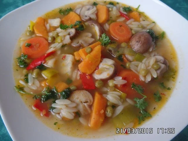 Rezept: Bunte- Nudel-Suppe Bunte- Nudel-Suppe - Rezept