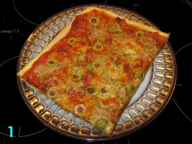 Rezept: Schnelle Pizza Thunfisch im E-Herd Schnelle Pizza Thunfisch im E-Herd - Rezept