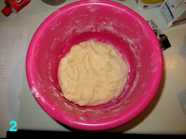 Rezept: Schnelle Pizza Thunfisch im E-Herd Bild Nr. 2 Schnelle Pizza Thunfisch im E-Herd - Rezept - Bild Nr. 2