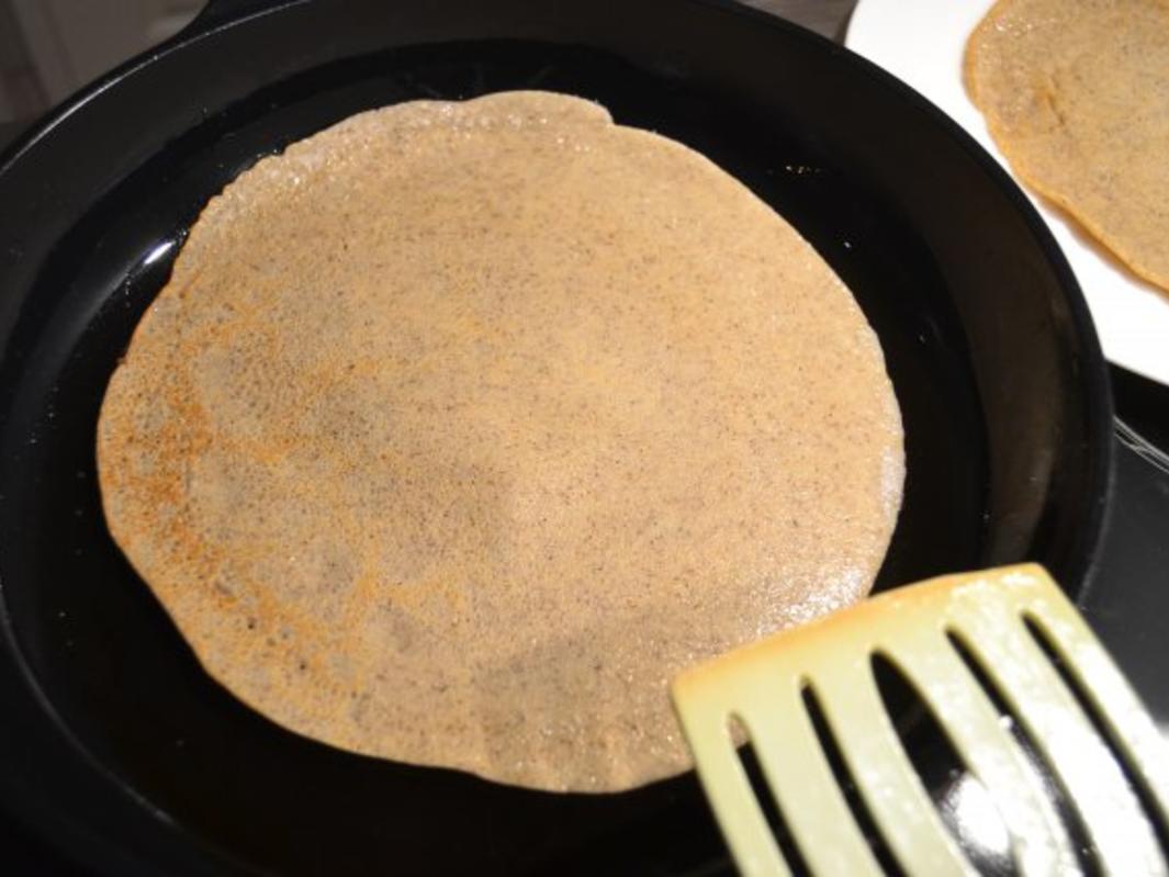 Buchweizenpfannkuchen mit Frischkäsecreme und Lachs - Rezept - kochbar.de