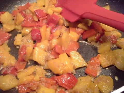 Lachs auf Paprikagemüse mit Bärlauchhaube - Rezept - Bild Nr. 3