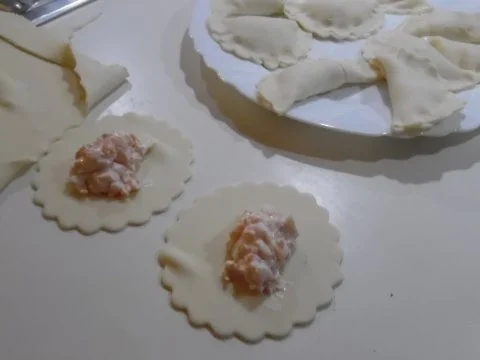 Rezept: Ravioli's mit Lachs-Frischkäse-Füllung Bild Nr. 3 Ravioli's mit Lachs-Frischkäse-Füllung - Rezept - Bild Nr. 3
