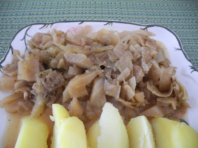 Rezept: Kümmelkraut an Salzkartoffeln Kümmelkraut an Salzkartoffeln - Rezept