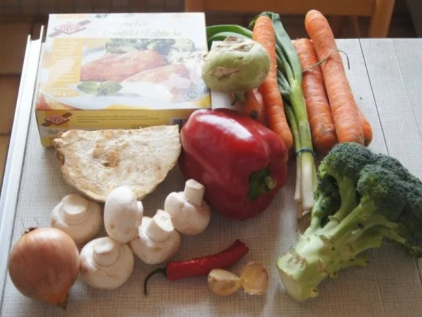 Rezept: Hähnchenbrustfiletsuppe mit Gemüse Bild Nr. 2 Hähnchenbrustfiletsuppe mit Gemüse - Rezept - Bild Nr. 2