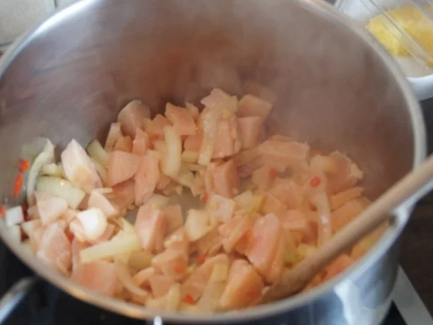 Rezept: Hähnchenbrustfiletsuppe mit Gemüse Bild Nr. 5 Hähnchenbrustfiletsuppe mit Gemüse - Rezept - Bild Nr. 5