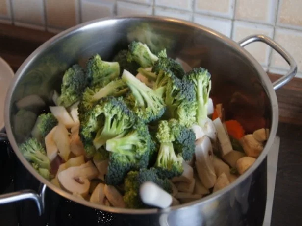 Rezept: Hähnchenbrustfiletsuppe mit Gemüse Bild Nr. 6 Hähnchenbrustfiletsuppe mit Gemüse - Rezept - Bild Nr. 6