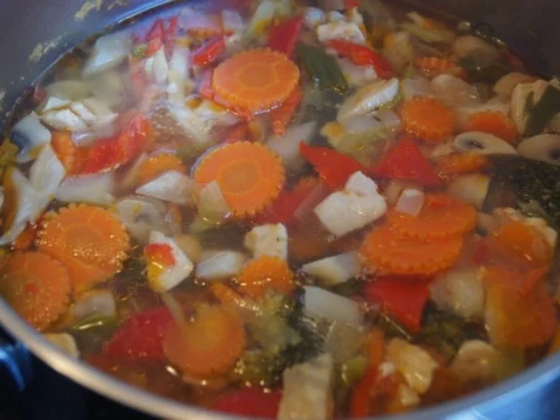 Rezept: Hähnchenbrustfiletsuppe mit Gemüse Bild Nr. 9 Hähnchenbrustfiletsuppe mit Gemüse - Rezept - Bild Nr. 9