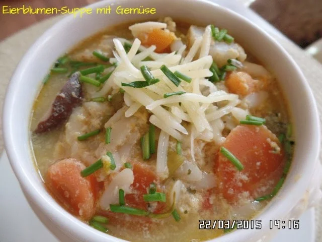 Rezept: Eierblumen-Suppe mit Gemüse Eierblumen-Suppe mit Gemüse - Rezept