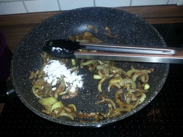 Roastbeef unter Senfkruste mit Portweinzwiebeln - Rezept - Bild Nr. 8