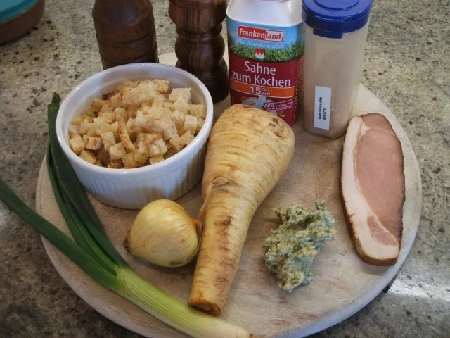 Rezept: Suppen: Pastinakensuppe mit Kräuterbuttercroutons Bild Nr. 2 Suppen: Pastinakensuppe mit Kräuterbuttercroutons - Rezept - Bild Nr. 2