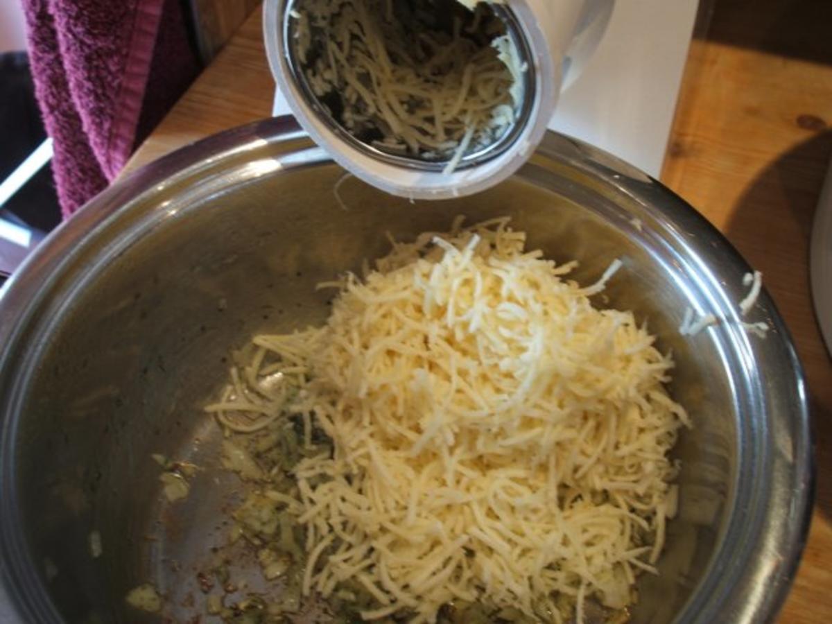 Suppen: Pastinakensuppe mit Kräuterbuttercroutons - Rezept - Bild Nr. 4