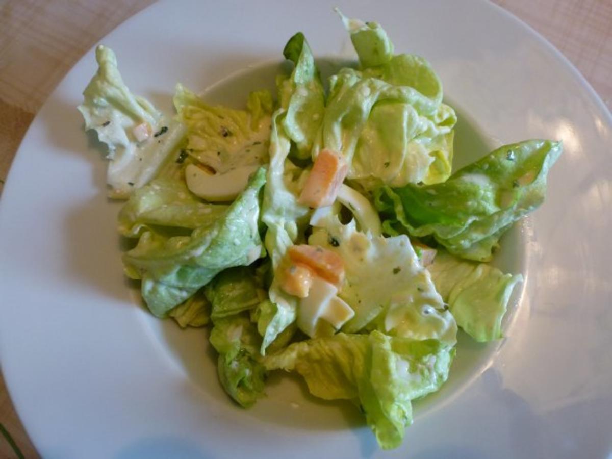 Kopfsalat mit Ei und Brot - Rezept mit Bild - kochbar.de