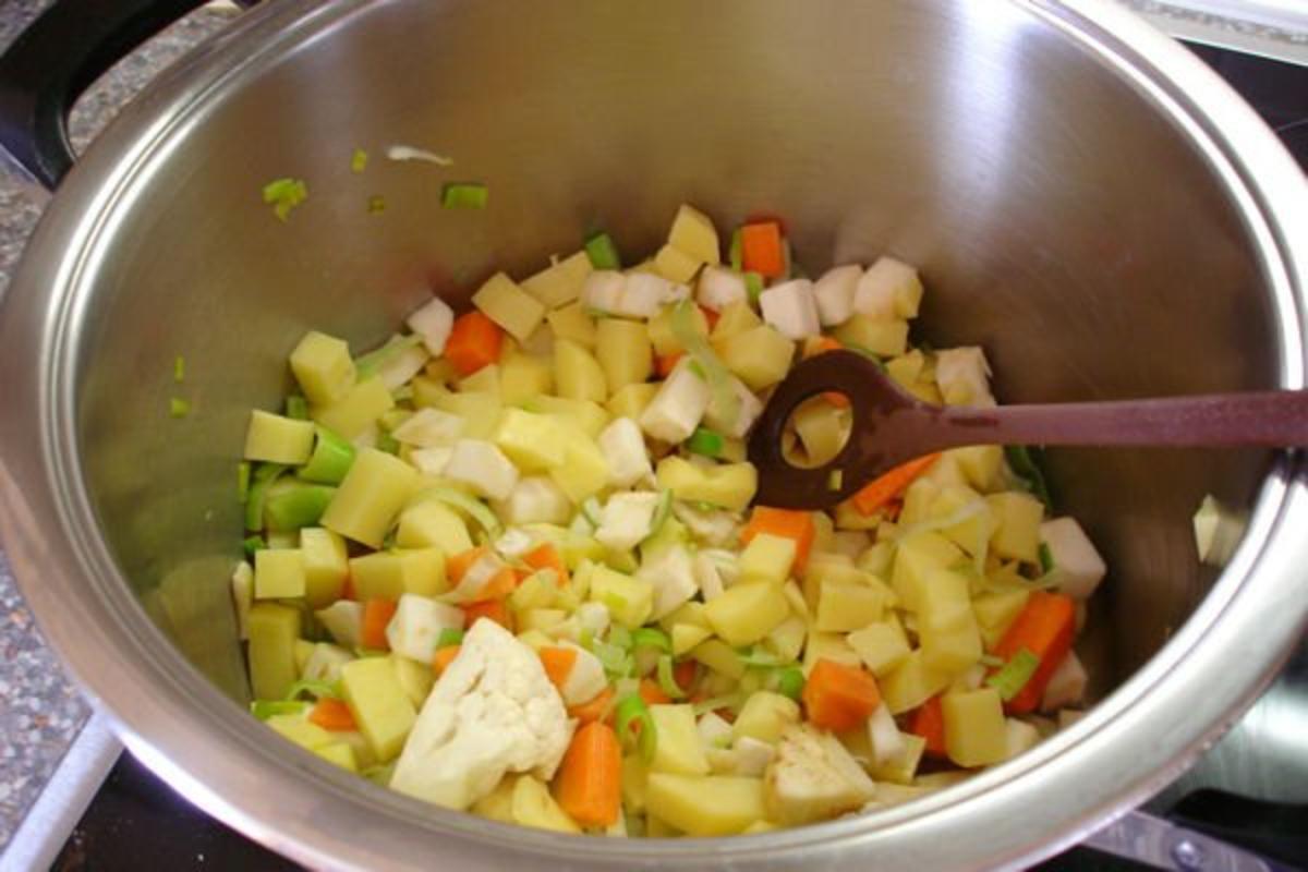Kartoffelsuppe mit Brandteig-Nocken - Rezept - Bild Nr. 3