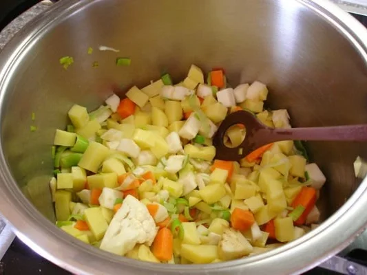 Rezept: Kartoffelsuppe mit Brandteig-Nocken Bild Nr. 3 Kartoffelsuppe mit Brandteig-Nocken - Rezept - Bild Nr. 3