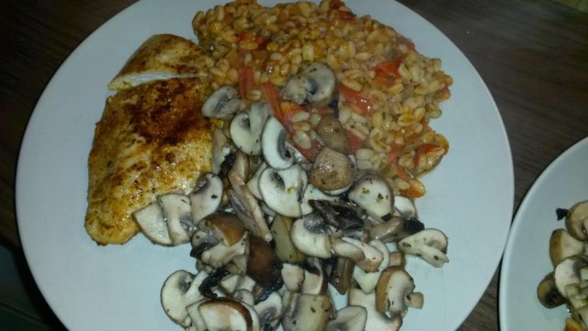 Bilder für Tomaten-Ebly an Minutenschnitzeln & Champignons - Rezept