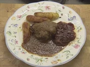 Kalbsbäckchen mit Zwiebelconfit und 'La Ratte' geröstet - Rezept