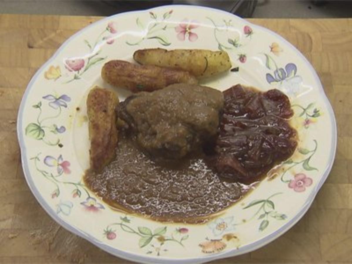 Kalbsbäckchen mit Zwiebelconfit und 'La Ratte' geröstet - Rezept By Das
perfekte Promi Dinner