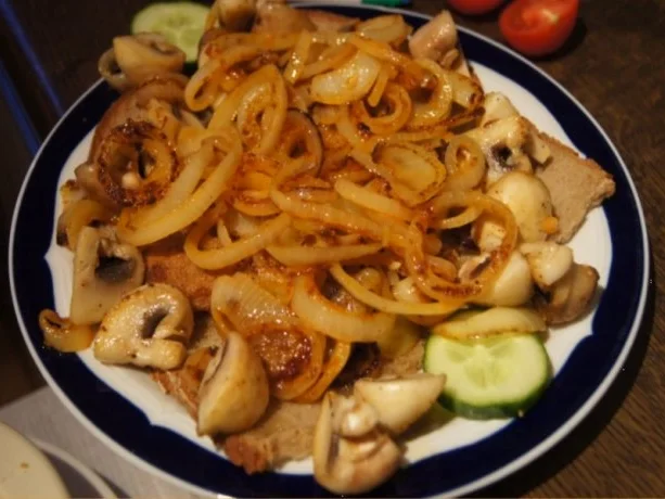 Schnitzel auf Brot mit Beilagen à la Papa - Rezept - Bild Nr. 5