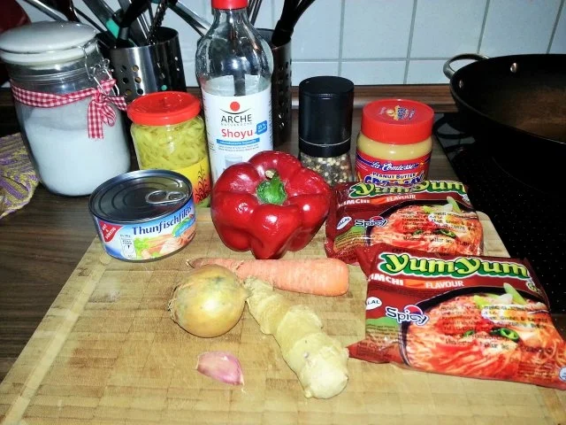 Gebratene Nudeln in Erdnußsauce mit Thunfisch - Rezept - Bild Nr. 2