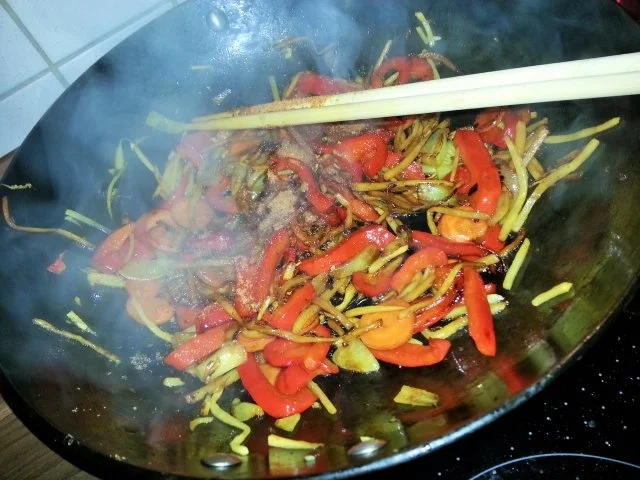 Gebratene Nudeln in Erdnußsauce mit Thunfisch - Rezept - Bild Nr. 4