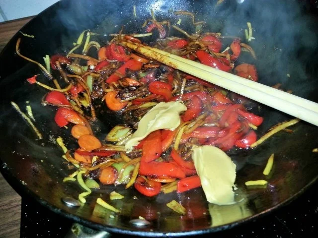 Gebratene Nudeln in Erdnußsauce mit Thunfisch - Rezept - Bild Nr. 5