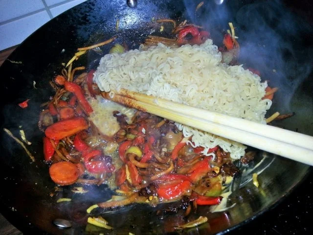 Gebratene Nudeln in Erdnußsauce mit Thunfisch - Rezept - Bild Nr. 6