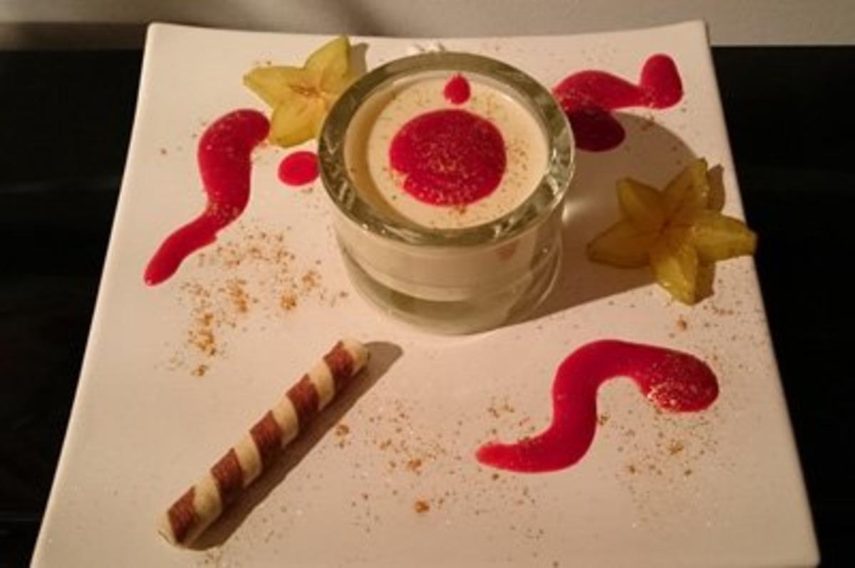 Panna Cotta auf Himbeerspiegel - Rezept - kochbar.de