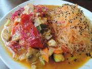 Buntes Curry - Gemüse an Reisnudeln - Rezept